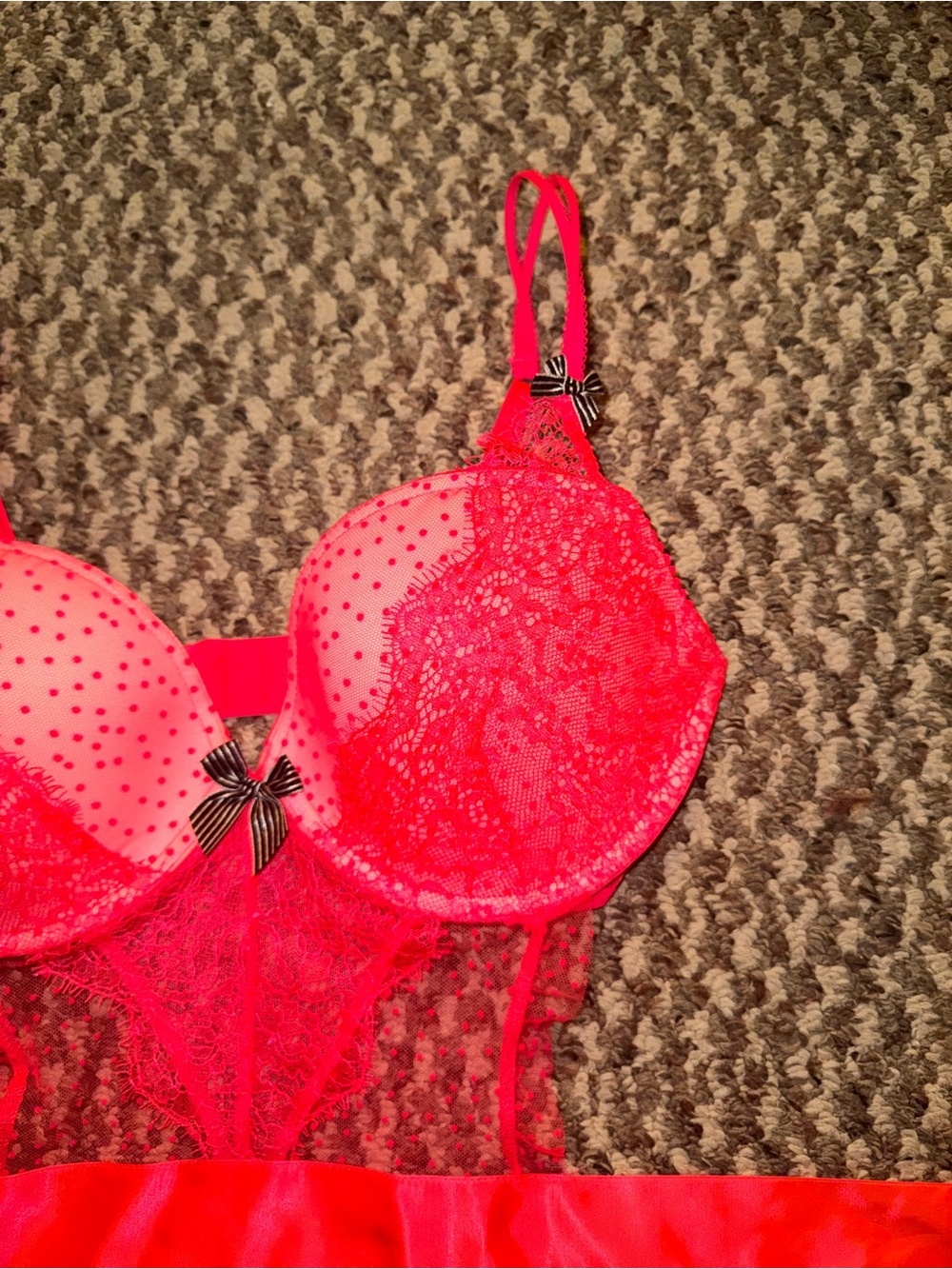 Victoria’s Secret Hot Pink/Coral Polka Dot Lace Lingerie Apron Size 36D - Picture 2 of 4